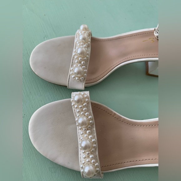 Lulu’s Pearl Wedding Sandals 🤍 - Picture 4 of 6